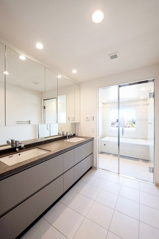 ディーグラフォート神戸三宮タワーの独立洗面台