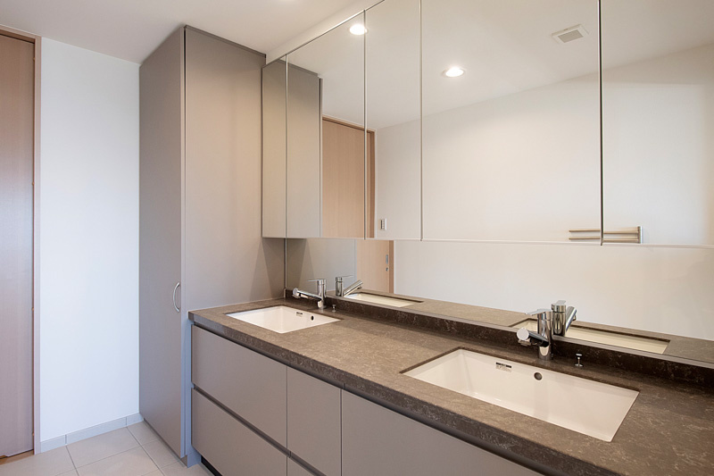 ディーグラフォート神戸三宮タワーの独立洗面台