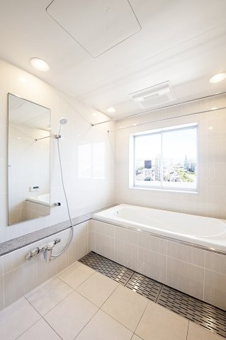 ディーグラフォート神戸三宮タワーの浴室