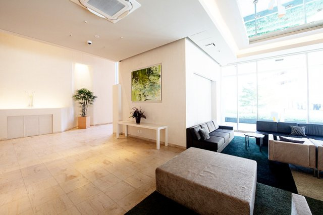 ディーグラフォート神戸三宮タワーのロビー