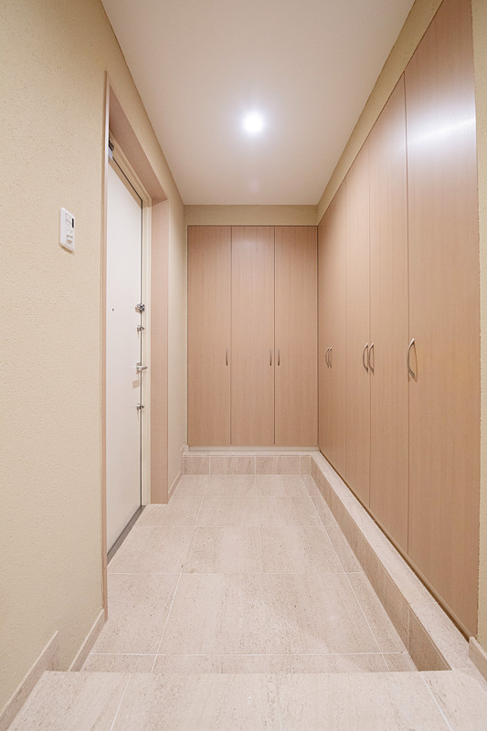 ディーグラフォート神戸三宮タワーの玄関