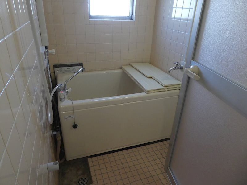 追い焚き可能で浴槽新しいです。床張り替え済みです。