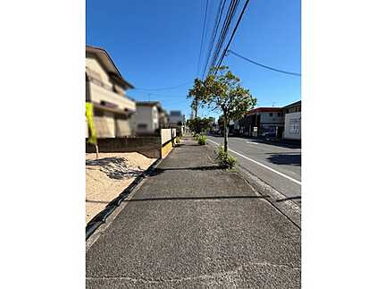 広島市佐伯区五月が丘3丁目　土地の前面道路含む現地写真