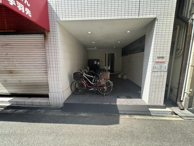 パイン上新庄のエントランス
