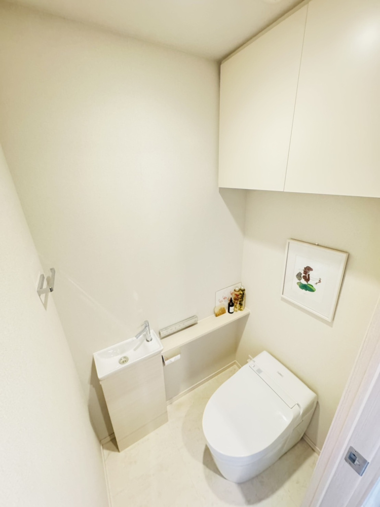 手洗いカウンター付タンクレストイレ
