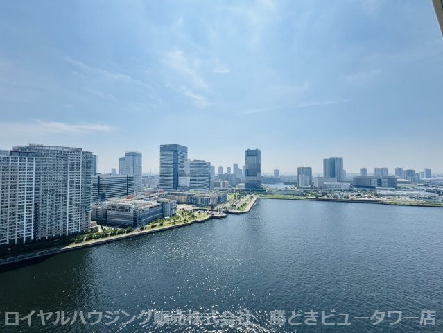 晴海運河を眼下に東京ゲートブリッジまで開放感ある眺望です。