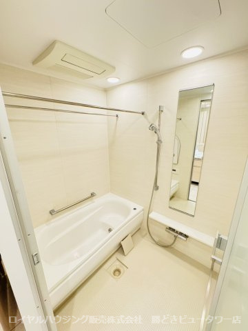 1418サイズオートバス、
ミストサウナ機能付きTES式浴室暖房乾燥機あり