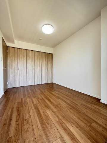 ネオハイツ三宮の洋室