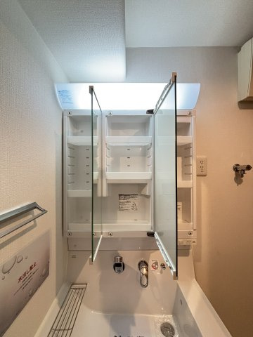 ネオハイツ三宮の独立洗面台