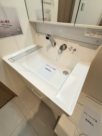 ネオハイツ三宮の独立洗面台