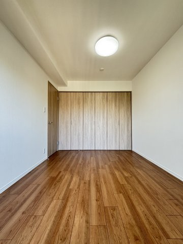 ネオハイツ三宮の洋室