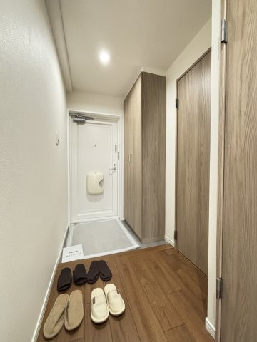 ネオハイツ三宮の玄関