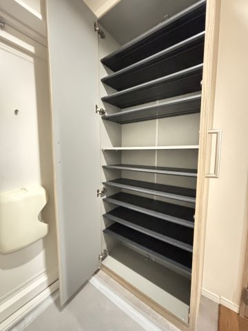 ネオハイツ三宮の収納