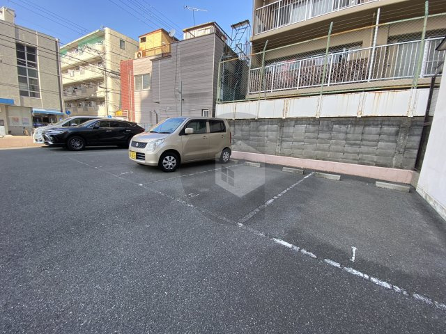 メゾン大邦の駐車場