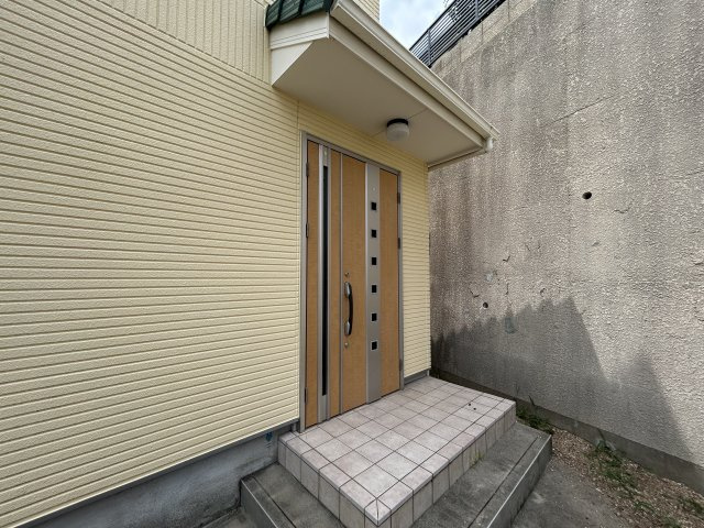 神戸市垂水区舞子坂２丁目戸建の玄関