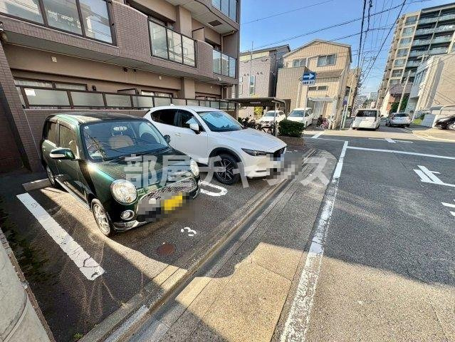 オンディーヌ花の木の駐車場