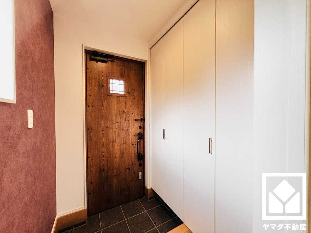 大津市平津１丁目の玄関