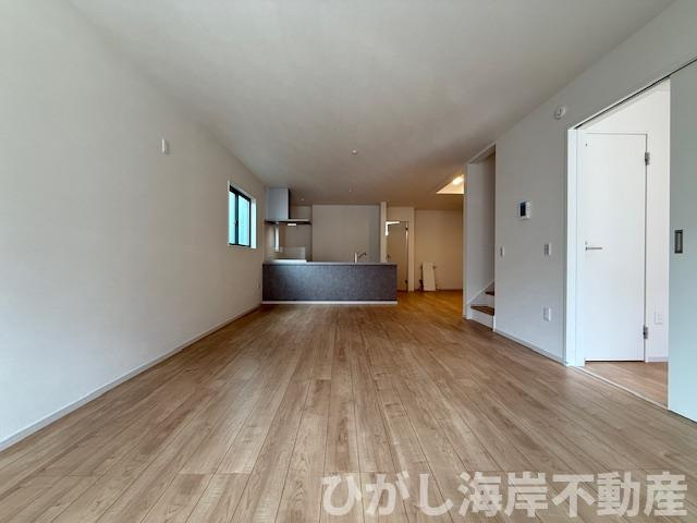 茅ヶ崎市本村5丁目　新築戸建　の居間・リビング|23.2帖　床暖房付きLDK