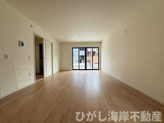 茅ヶ崎市本村5丁目　新築戸建　の居間・リビング|23.2帖　床暖房付きLDK