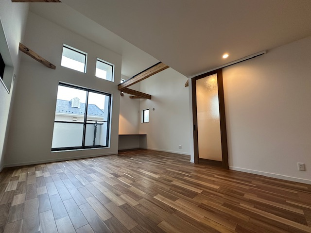 茅ヶ崎市浜須賀　新築戸建　全９棟の前面道路含む現地写真|7月22日撮影　建築中　現地外観