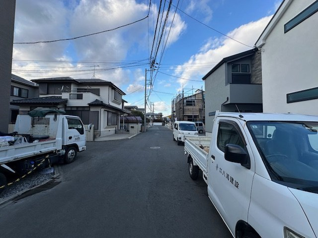 茅ヶ崎市浜須賀　新築戸建　全９棟の前面道路含む現地写真|1月29日撮影　外構工事中　現地外観