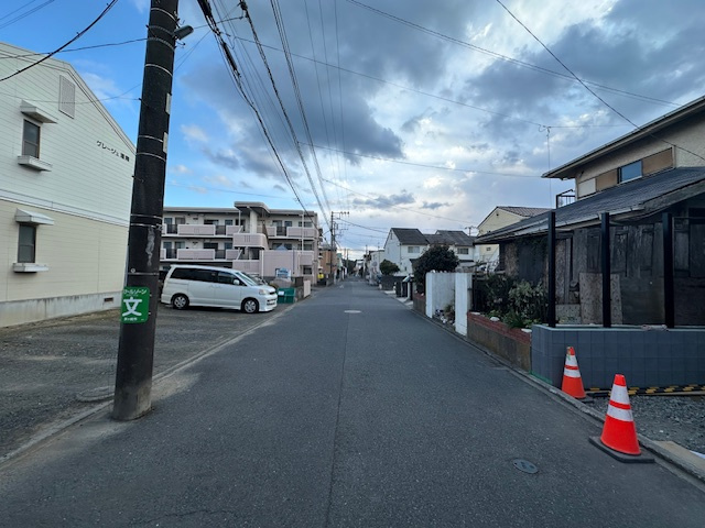 茅ヶ崎市浜須賀　新築戸建　全９棟の前面道路含む現地写真|1月29日撮影　外構工事中現地外観