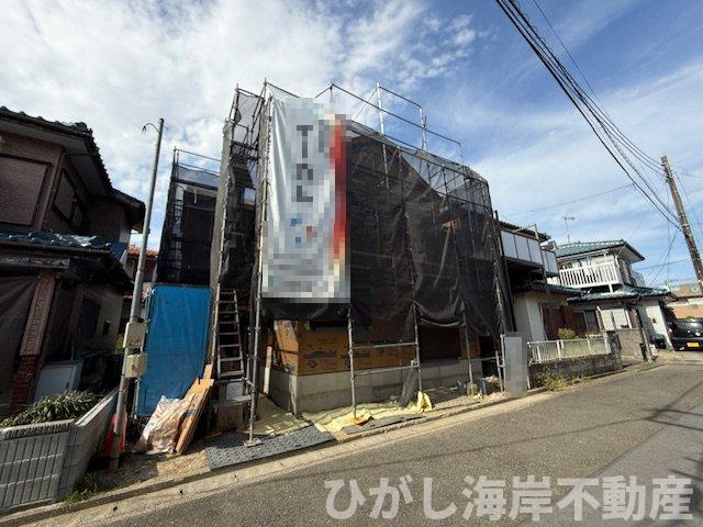茅ヶ崎市萩園　新築戸建の前面道路含む現地写真|9月28日撮影　建築中　現地外観