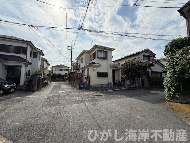 茅ヶ崎市萩園　新築戸建の前面道路含む現地写真|9月28日撮影　建築中　現地外観