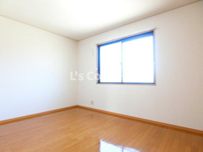【その他】 | プリムローズＥ | 独立した洋室は寝室として使えます。