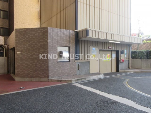 ライオンズマンション北梅田の駐車場|駐車場があるので、車を買う予定の方も安心です