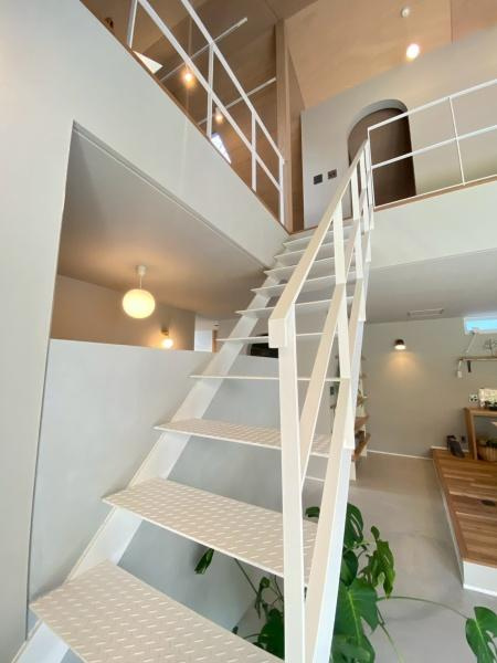 ユニテクノス黒江モデルハウスの居間・リビング|livingから2階へ