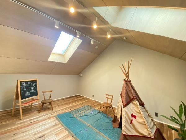 ユニテクノス黒江モデルハウスの洋室|2階部分　子供も大人もうれしい天窓のあるお部屋