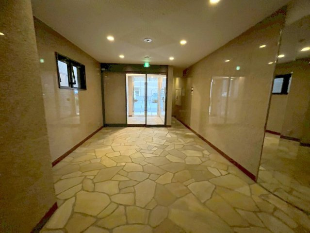 プレサンス新大阪のロビー