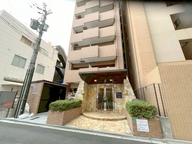 プレサンス新大阪のエントランス