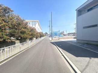 【前面道路含む現地写真】
