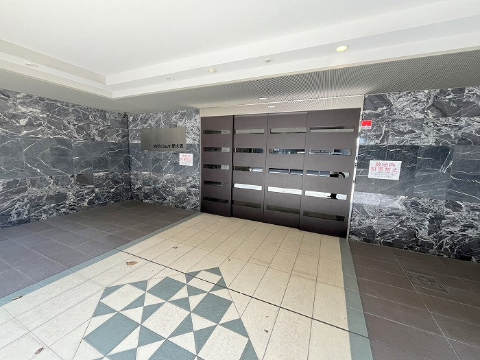 Mid　Court　新大阪のロビー