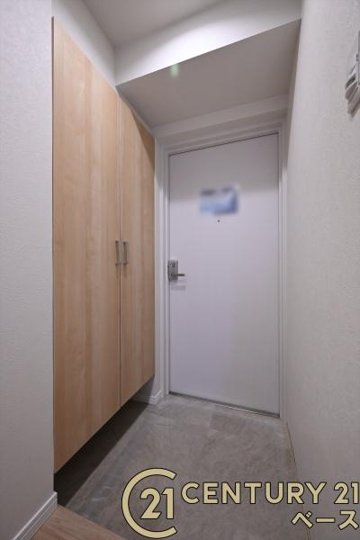 東急ドエル大和八木アネックスＣ棟の玄関|■現地撮影写真■すっきりとした明るい玄関が家族やお客様を迎えてくれます！