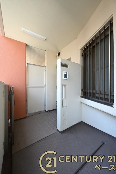 東急ドエル大和八木アネックスＣ棟の玄関|■現地撮影写真■こちらがが外観から見た玄関となっております。