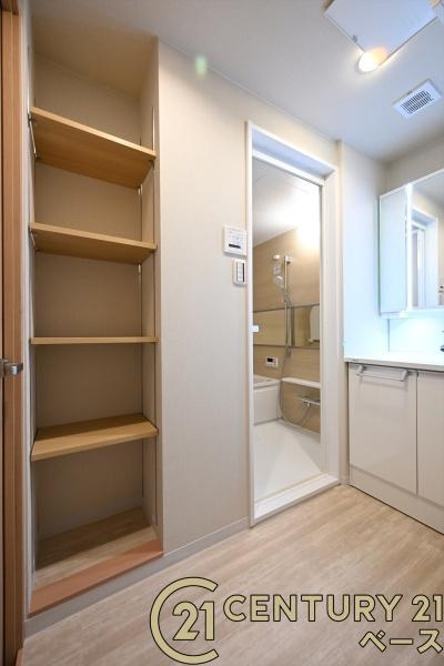 東急ドエル大和八木アネックスＣ棟の独立洗面台|■現地撮影写真■こちらは脱衣所となっております！