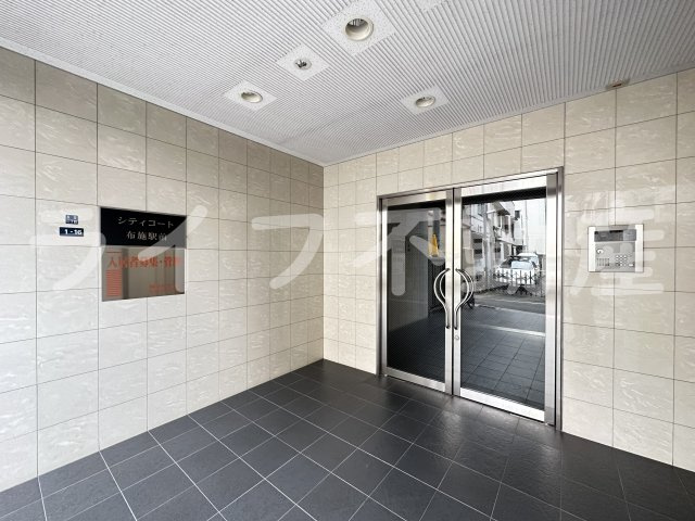 シティコート布施駅前のエントランス|ゆとりのあるエントランスです
