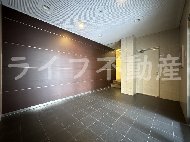 シティコート布施駅前のロビー|ゆとりのあるロビーです