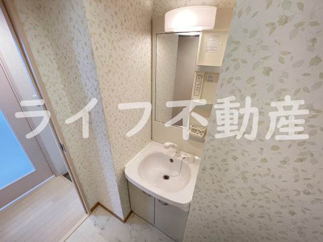 シティコート布施駅前の独立洗面台|独立洗面台、小物を置くことができて便利です