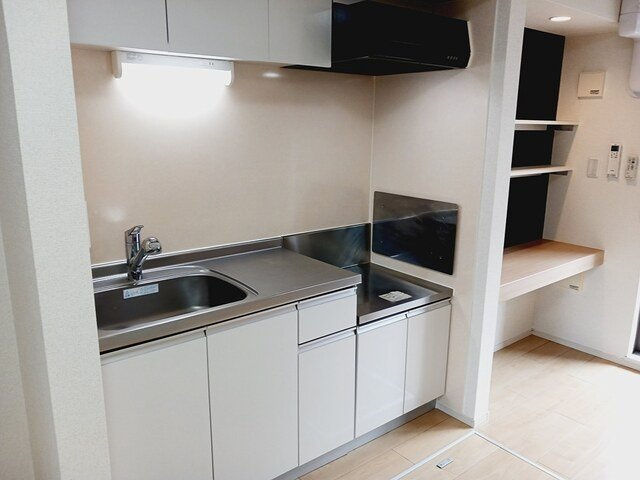 エストーレのキッチン|コンパクトなキッチンで掃除もラクラク