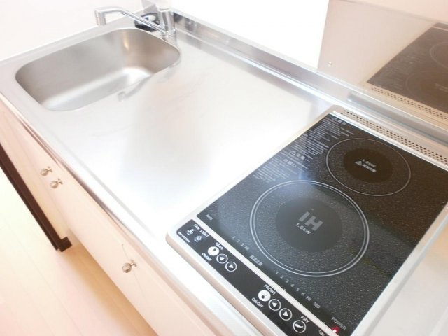 レオネクストサンクワイエットⅡのキッチン|コンパクトなキッチンで掃除もラクラク