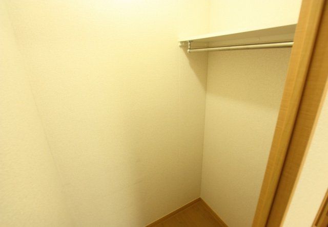 レオパレスメルベーユ毛呂山の内装|明るい室内です