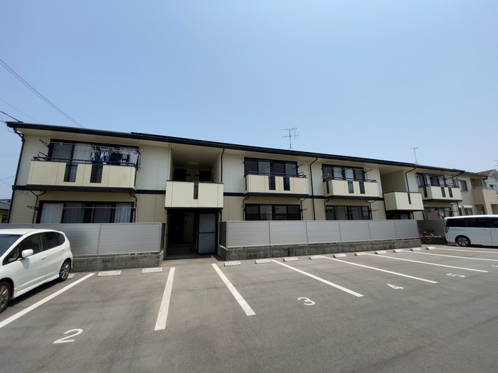 熊本市南区鳶町１丁目のアパートの外観