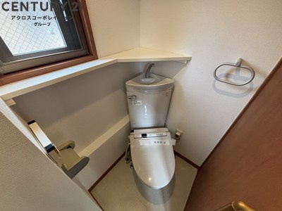 収納棚・温水洗浄便座完備