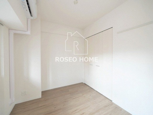 Arome梅田の洋室