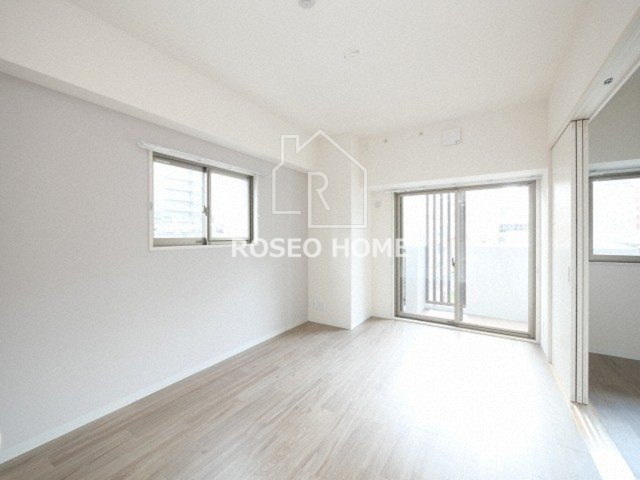 Arome梅田の居間・リビング