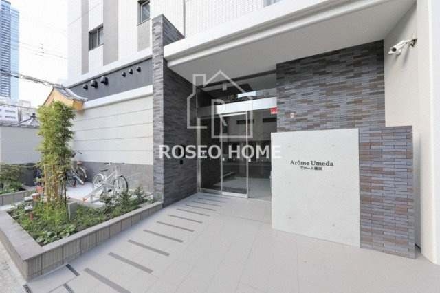 Arome梅田のエントランス